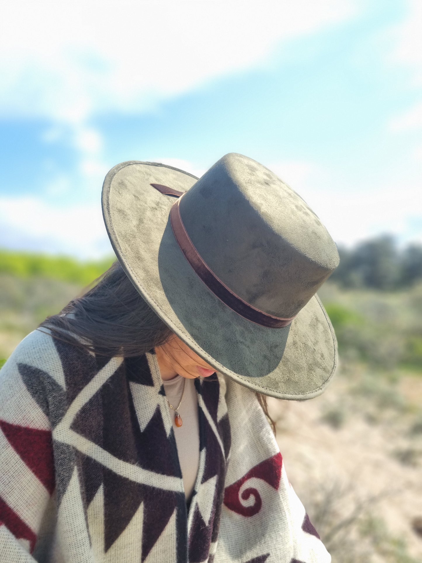 Luna - Olijf groen - Velvet - Premium Hoed from Blue Monkey - Just $104.95! Shop now at BLUE MONKEY