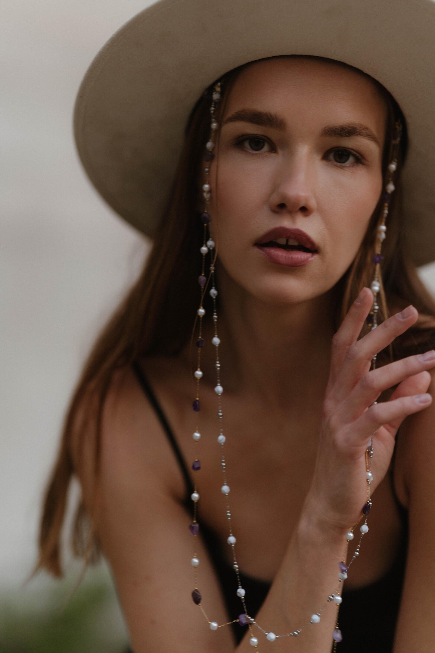 Luna - Wit met dubbele edelstenen ketting | ARDOR collab - Premium Hoed from Blue Monkey - Just $214.95! Shop now at BLUE MONKEY