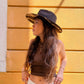 Zwarte vilten hoed voor dames en heren unisex met mooie horizontale brim.